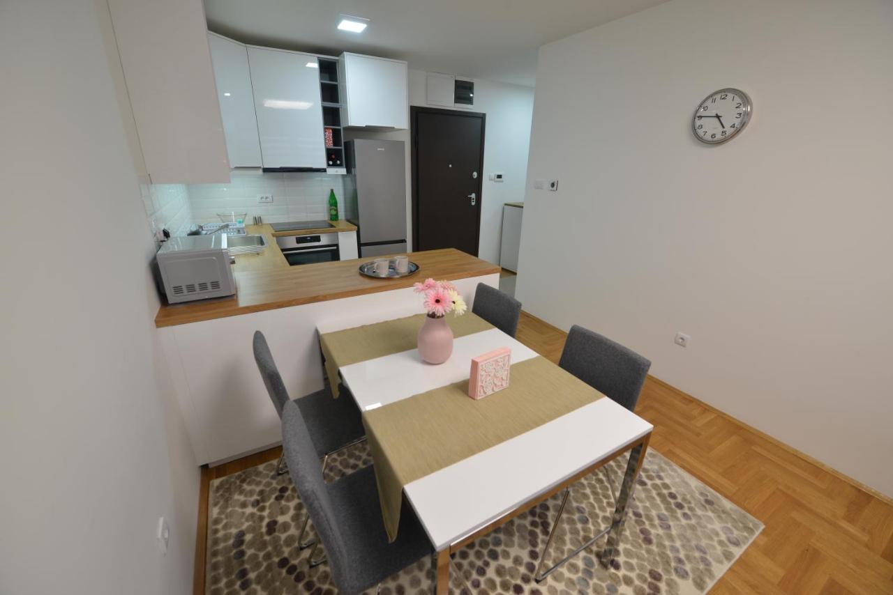 Apartment 54 City Center - Free Private Garage Novi Sad Exterior foto