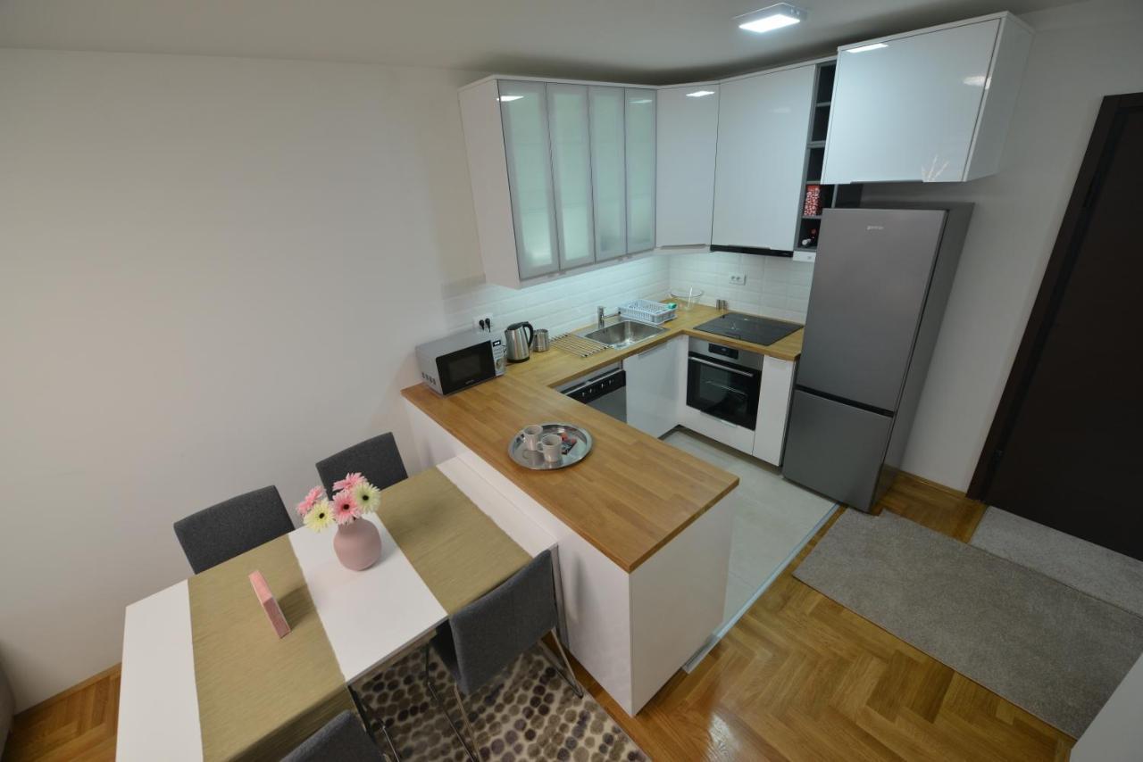 Apartment 54 City Center - Free Private Garage Novi Sad Exterior foto