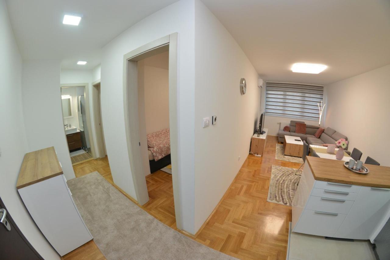 Apartment 54 City Center - Free Private Garage Novi Sad Exterior foto