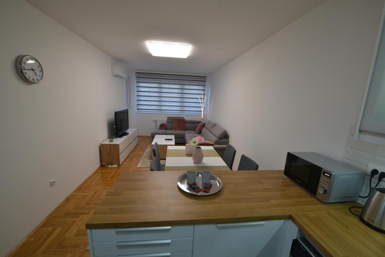 Apartment 54 City Center - Free Private Garage Novi Sad Exterior foto