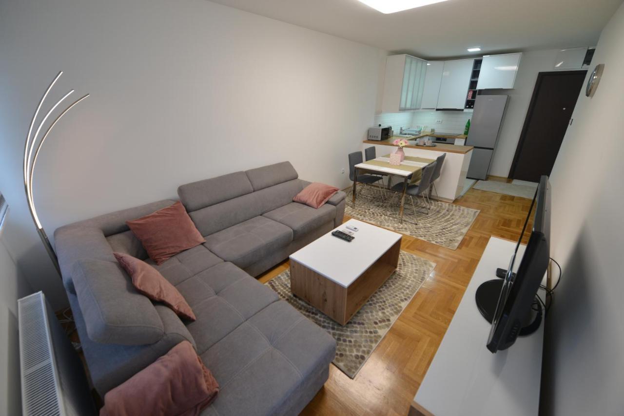 Apartment 54 City Center - Free Private Garage Novi Sad Exterior foto