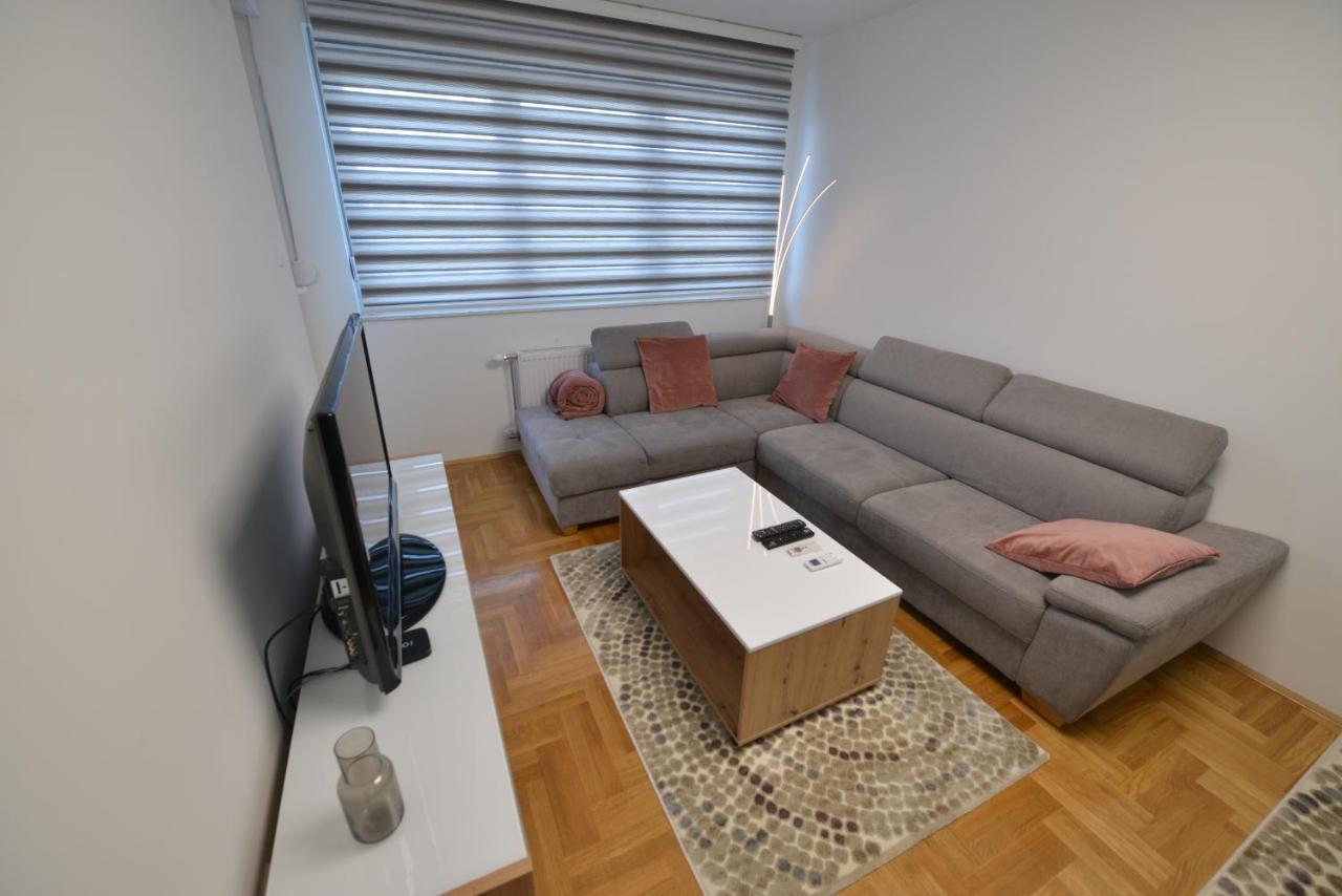 Apartment 54 City Center - Free Private Garage Novi Sad Exterior foto