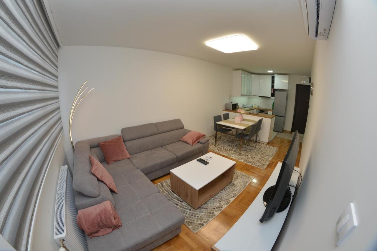 Apartment 54 City Center - Free Private Garage Novi Sad Exterior foto